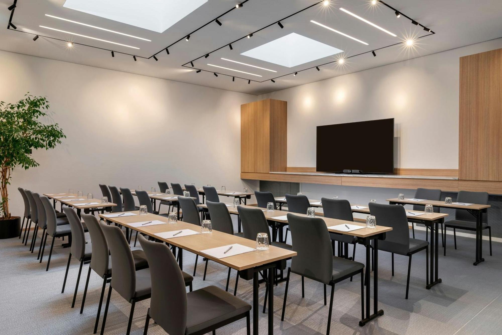Отель Courtyard By Marriott Biel Bienne Экстерьер фото